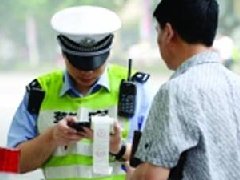 车辆违章被拦下扣分罚款 司机不服处罚起诉交警